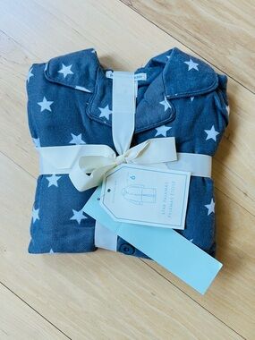 New! Kids Star-Print Pajama Set in gray. Size 6